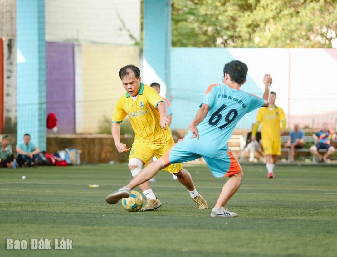 Các đội tham gia tranh tài ở môn bóng đá nam.