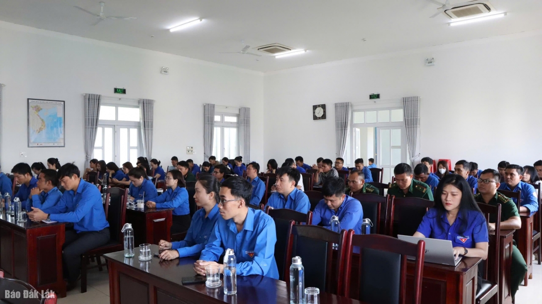 Các đại biểu tham dự hội nghị.