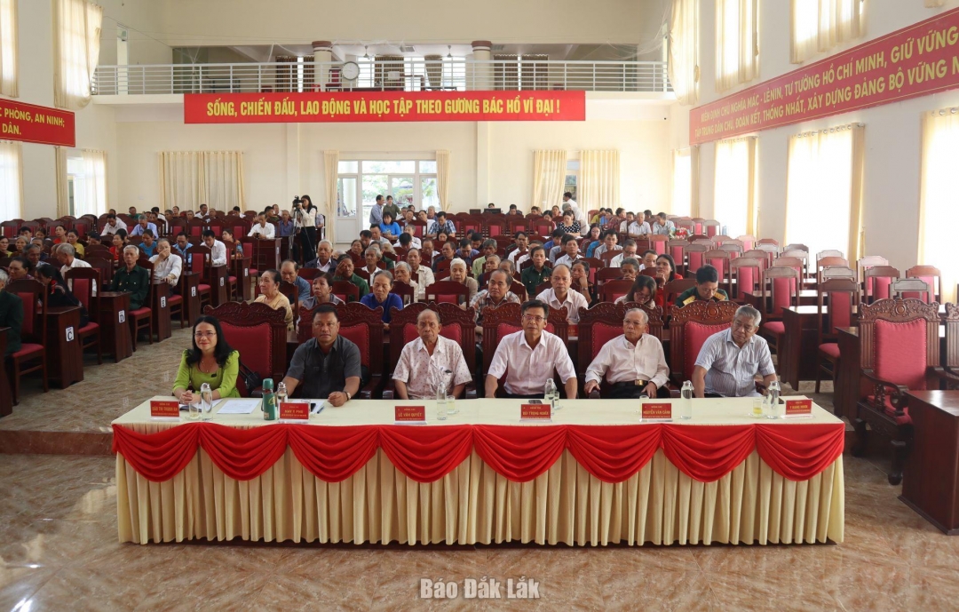 Các đại biểu dự hội nghị.