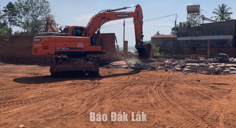 Ban cưỡng chế thực hiện tháo dỡ nhà, vật kiến trúc trên đất để thực hiện Dự án đường Hồ Chí Minh đoạn tránh phía Đông TP. Buôn Ma Thuột.