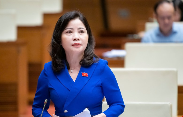 Đại biểu Nguyễn Thị Thu Nguyệt, Phó Trưởng đoàn phụ trách Đoàn ĐBQH tỉnh Đắk Lắk đóng góp ý kiến tại phiên thảo luận. Ảnh: quochoi.vn