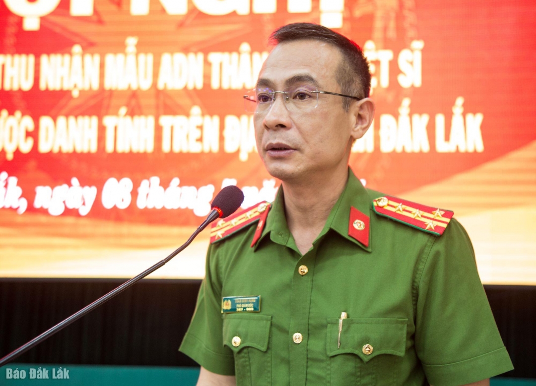 Đại tá Trần Bình Hưng, Phó Giám đốc Công an tỉnh phát biểu tại hội nghị.