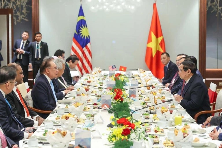 Thủ tướng Chính phủ Phạm Minh Chính làm việc ăn sáng với Thủ tướng Malaysia Anwar Ibrahim nhân dịp Diễn đàn Tương lai ASEAN tháng 2/2025 tại Hà Nội. (Nguồn: VGP)