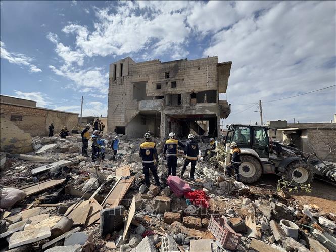 Hiện trường vụ nổ tại nhà dân ở Al-Nayrab, tỉnh Idlib, ngày 20/2/2025. Ảnh minh họa: THX/TTXVN