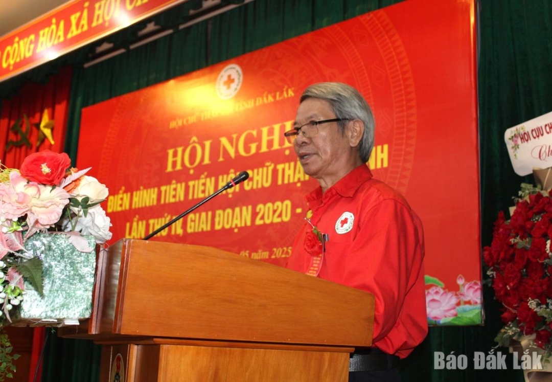 Phó Chủ tịch Hội Chữ thập đỏ tỉnh Lê Khôi Nguyên Báo cáo tổng kết phong trào thi đua và công tác công tác thi đua khen thưởng giai đoạn 2020 -2025, phương hướng nhiệm vụ giai đoạn 2025-2030.