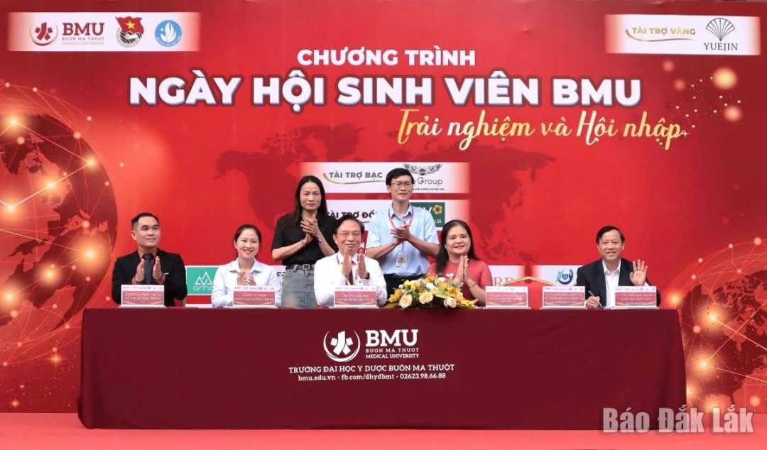 Trường Đại học Y Dược Buôn Ma Thuột và các đơn vị đối tác ký kết hợp tác.