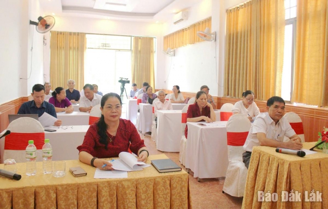 Các đại biểu tham dự hội nghị trực tuyến tại Đắk Lắk.