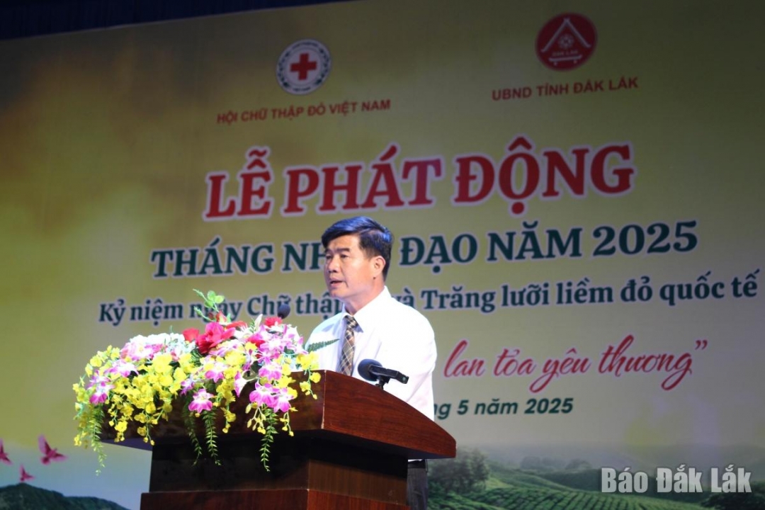 Phó Chủ tịch UBND tỉnh Nguyễn Thiên Văn phát biểu tại buổi lễ.