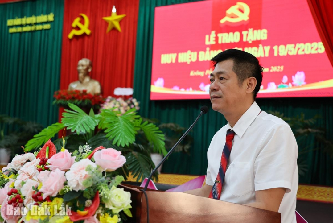 Bí thư Huyện ủy Krông Pắc Nguyễn Hoàng Giang phát biểu tại hội nghị.