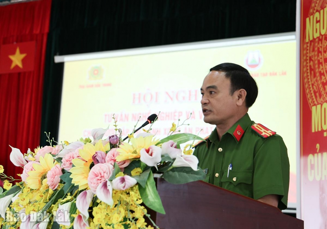 Thượng tá Lý Xuân Lập, Phó Giám thị Trại giam Đắk Trung phát biểu tại chương trình.