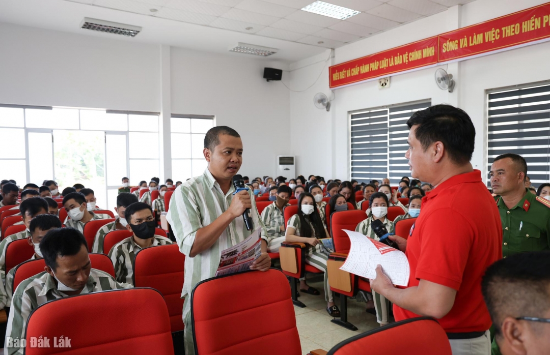 Phạm nhân chuẩn bị chấp hành xong án phạt tù đặt câu hỏi về việc đào tạo nghề và việc làm phù hợp sau khi tái hòa nhập cộng đồng.