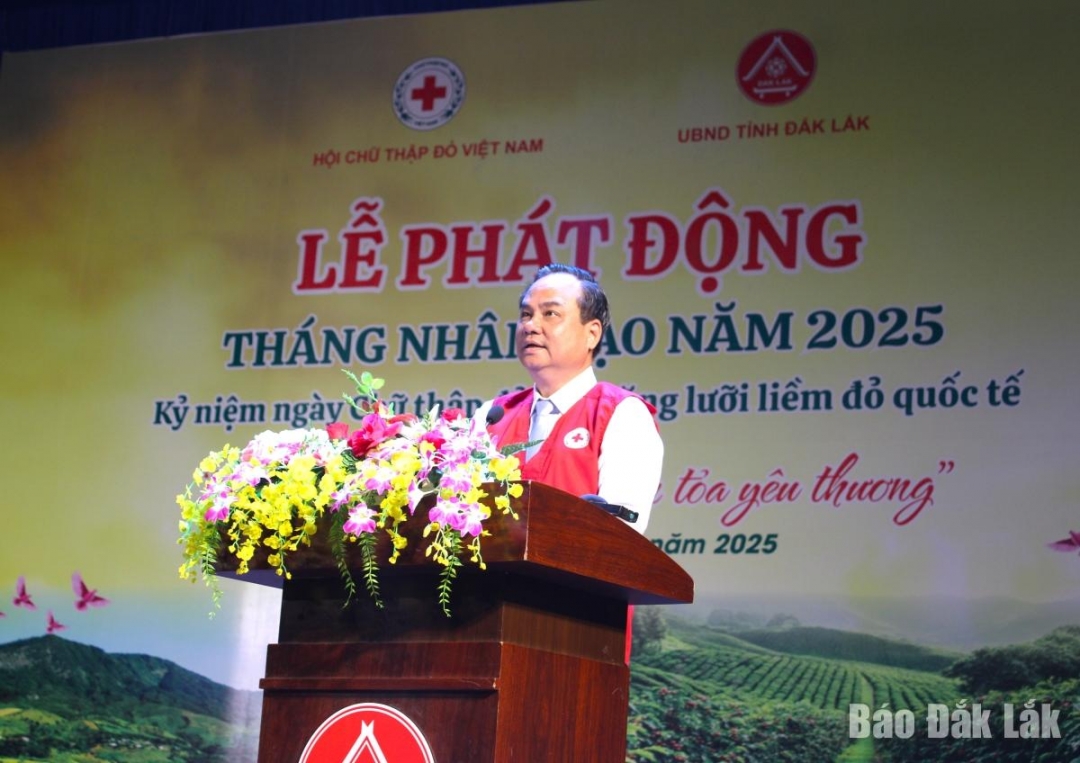 có Phó Chủ tịch Trung ương Hội Chữ thập đỏ Việt Nam Vũ Thanh Lưu phát biểu tại buổi lễ.