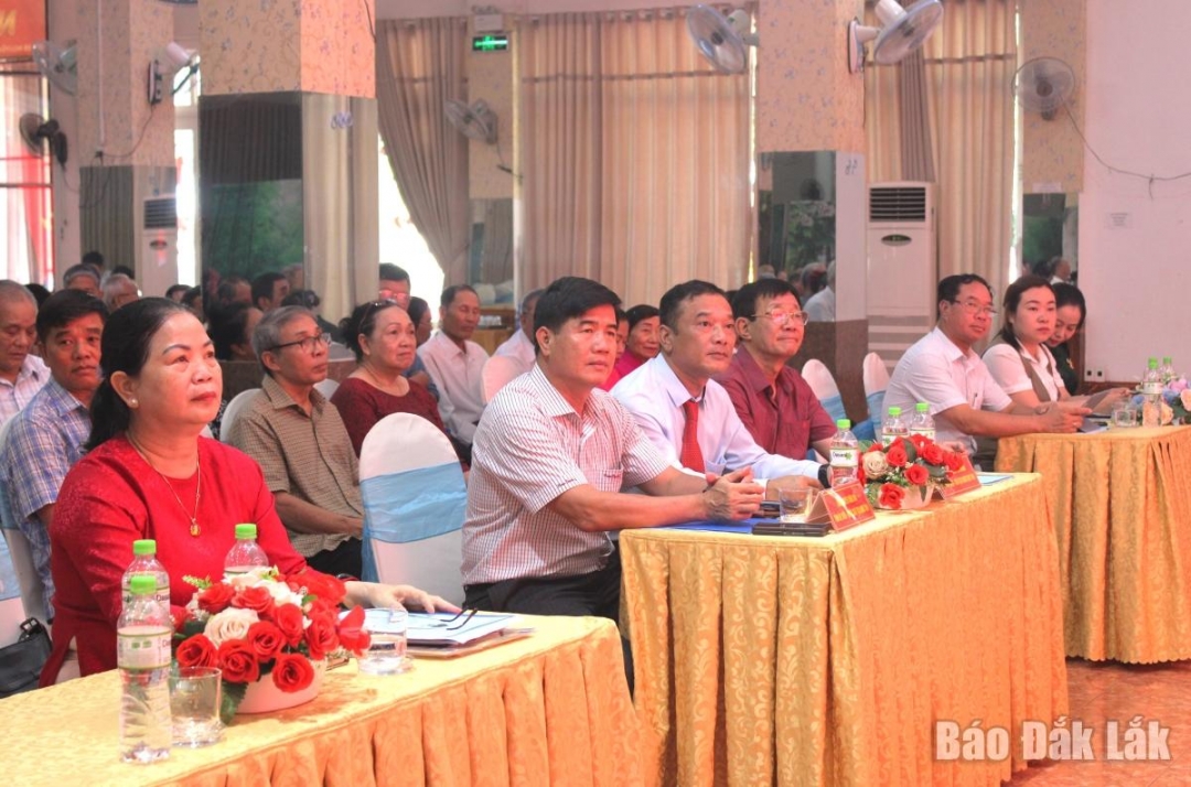 Các đại biểu tham dự.