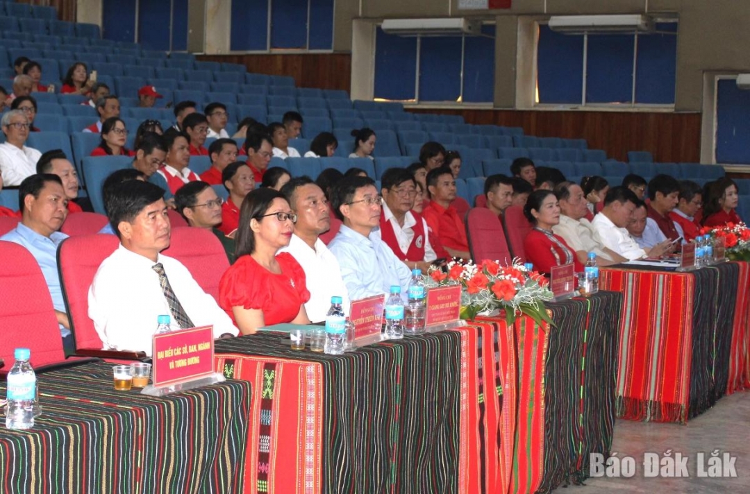 Các đại biểu tham dự.