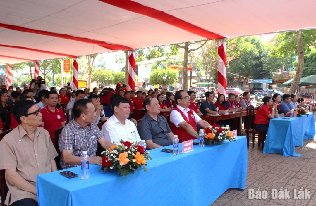 Các đại biểu tham dự.