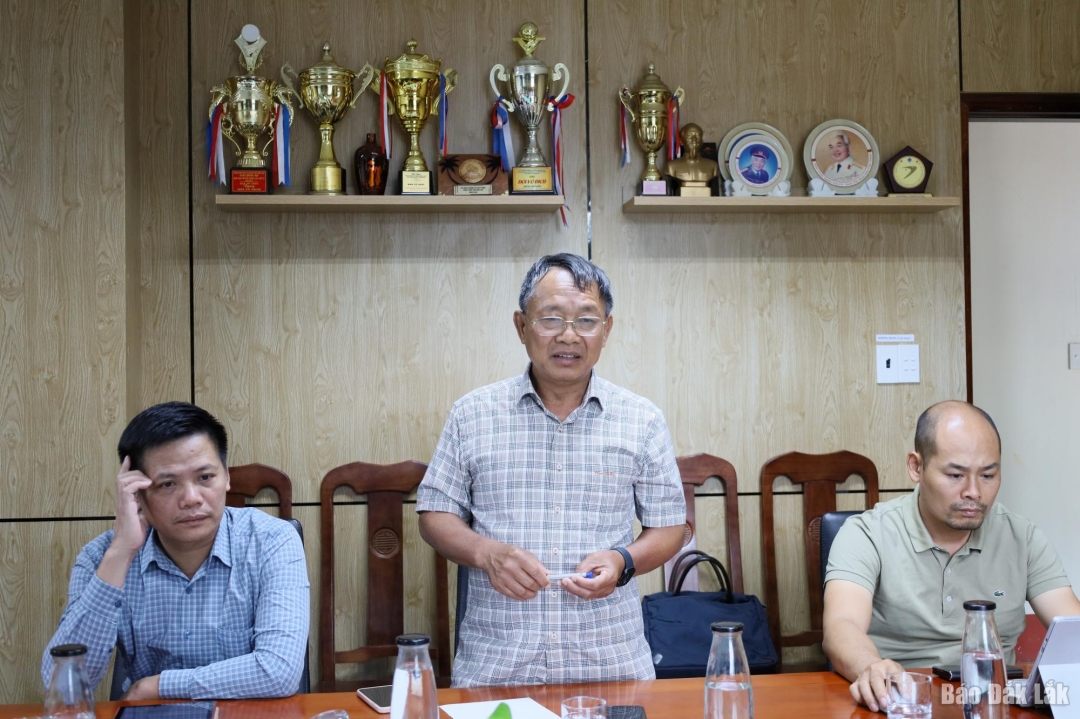 Ông Vũ Đức Côn, Chủ tịch Hiệp hội Sầu riêng Đắk Lắk phát biểu tại cuộc họp.