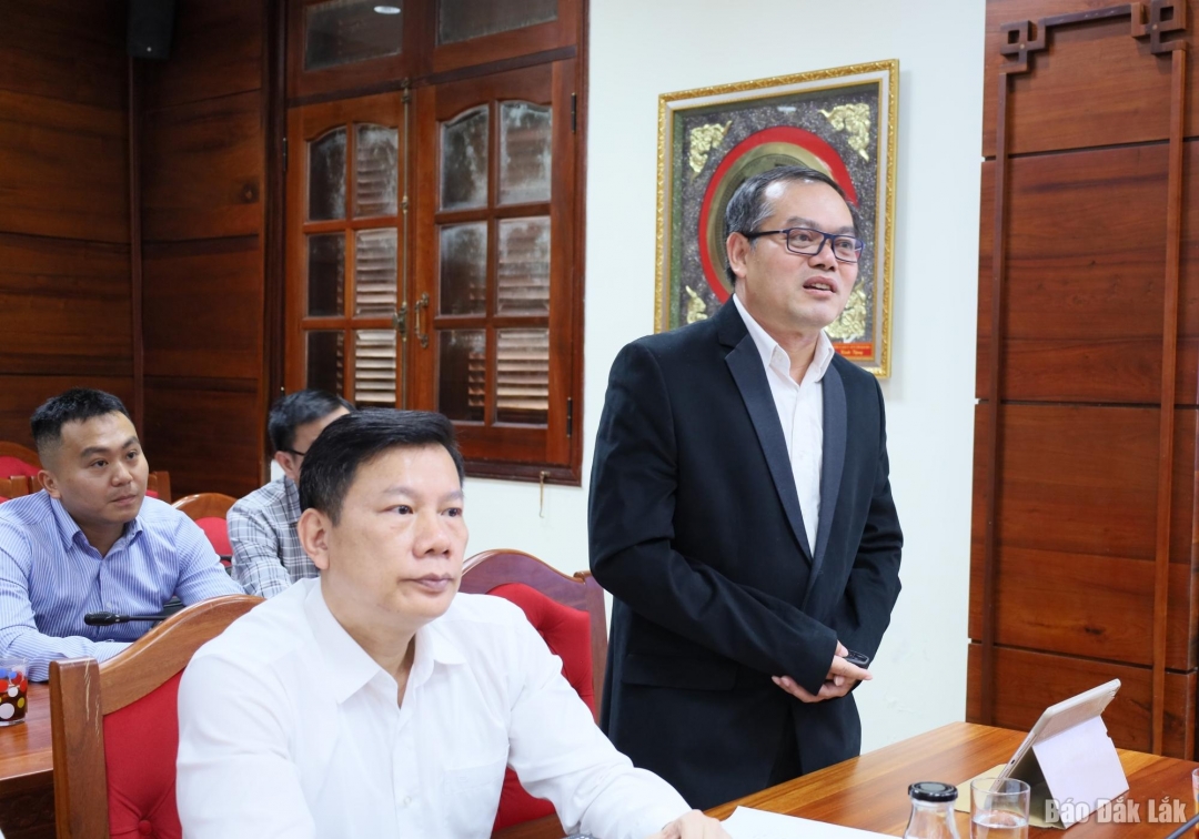 Đại diện lãnh đạo Sở Y tế trao đổi các nội dung về lĩnh vực y tế mà Đắk Lắk muốn hợp tác với thành phố Nevers.