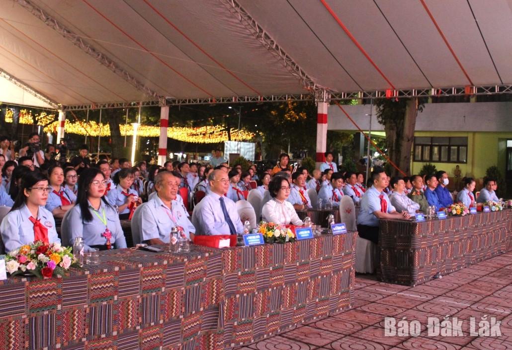 Các đại biểu tham dự.