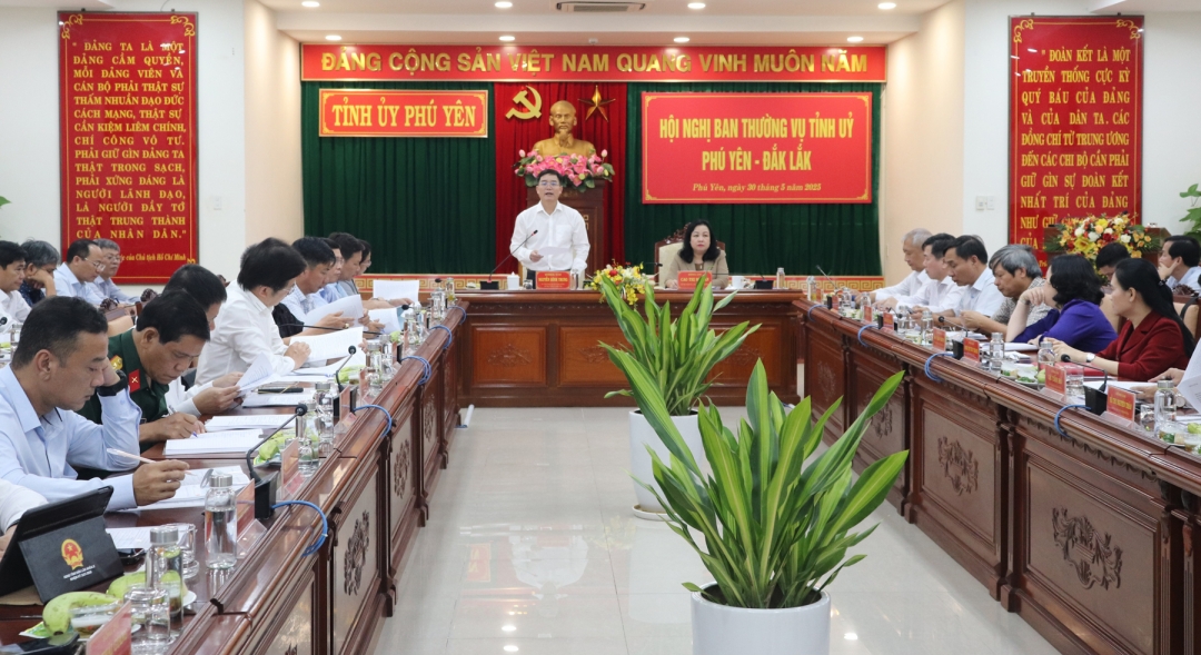 Bí thư Tỉnh ủy Đắk Lắk Nguyễn Đình Trung phát biểu kết luận hội nghị.