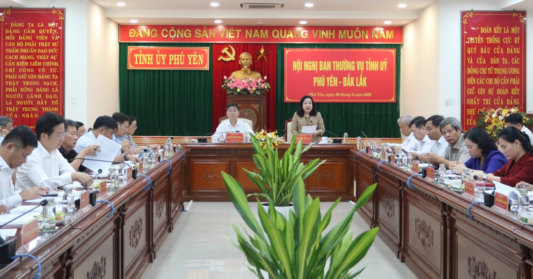 Bí thư Tỉnh ủy Phú Yên Cao Thị Hòa An đánh giá cao sự phối hợp chặt chẽ, đồng bộ, nhịp nhàng của cấp ủy đảng, chính quyền, sở, ngành của 2 tỉnh trong thời gian qu