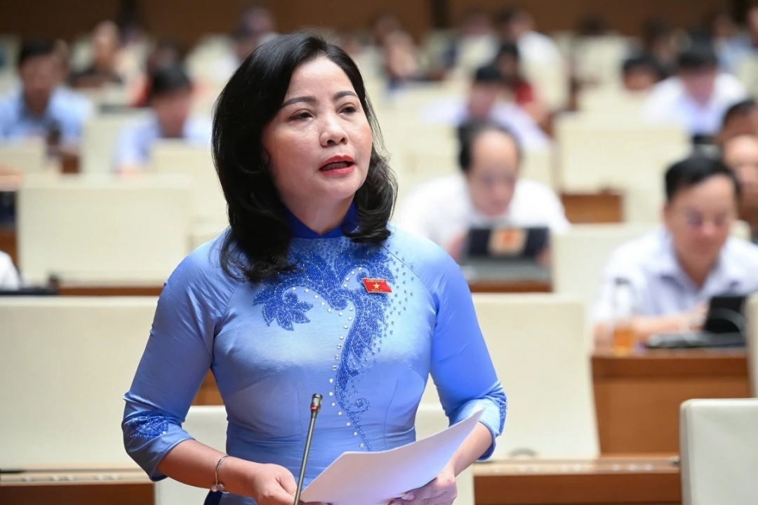 Đại biểu Nguyễn Thị Thu Nguyệt (Phó Trưởng đoàn phụ trách Đoàn ĐBQH tỉnh Đắk Lắk) phát biểu tại phiên thảo luận. Ảnh: quochoi.vn
