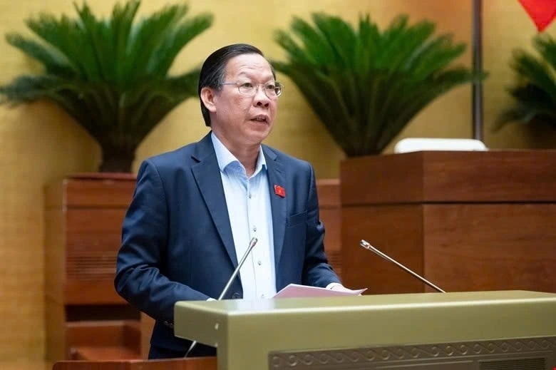 Chủ nhiệm Ủy ban Kinh tế và Tài chính Phan Văn Mãi trình bày báo cáo. Ảnh: VOV