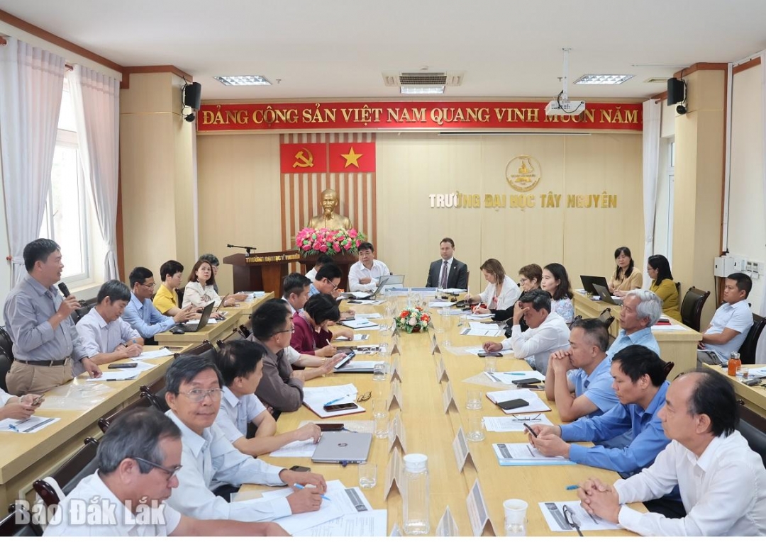 Các đại biểu thảo luận về định hướng hoạt động của diễn đàn trong thời gian tới.