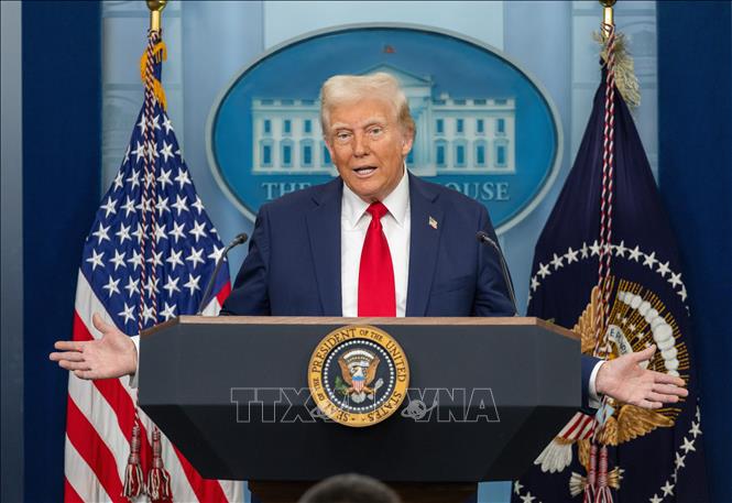 Tổng thống Mỹ Donald Trump phát biểu trong cuộc họp báo tại Nhà Trắng ngày 30/1/2025. Ảnh: THX/TTXVN