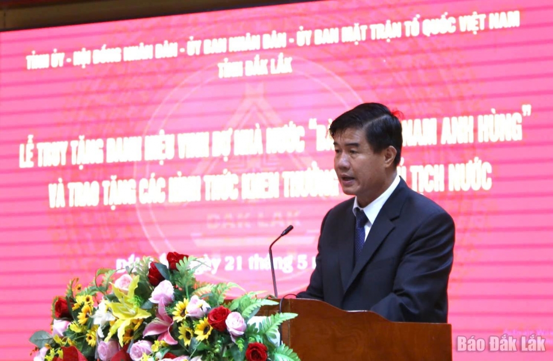Đồng chí Nguyễn Thiên Văn, Quyền Chủ tịch UBND tỉnh phát biểu tại buổi lễ.