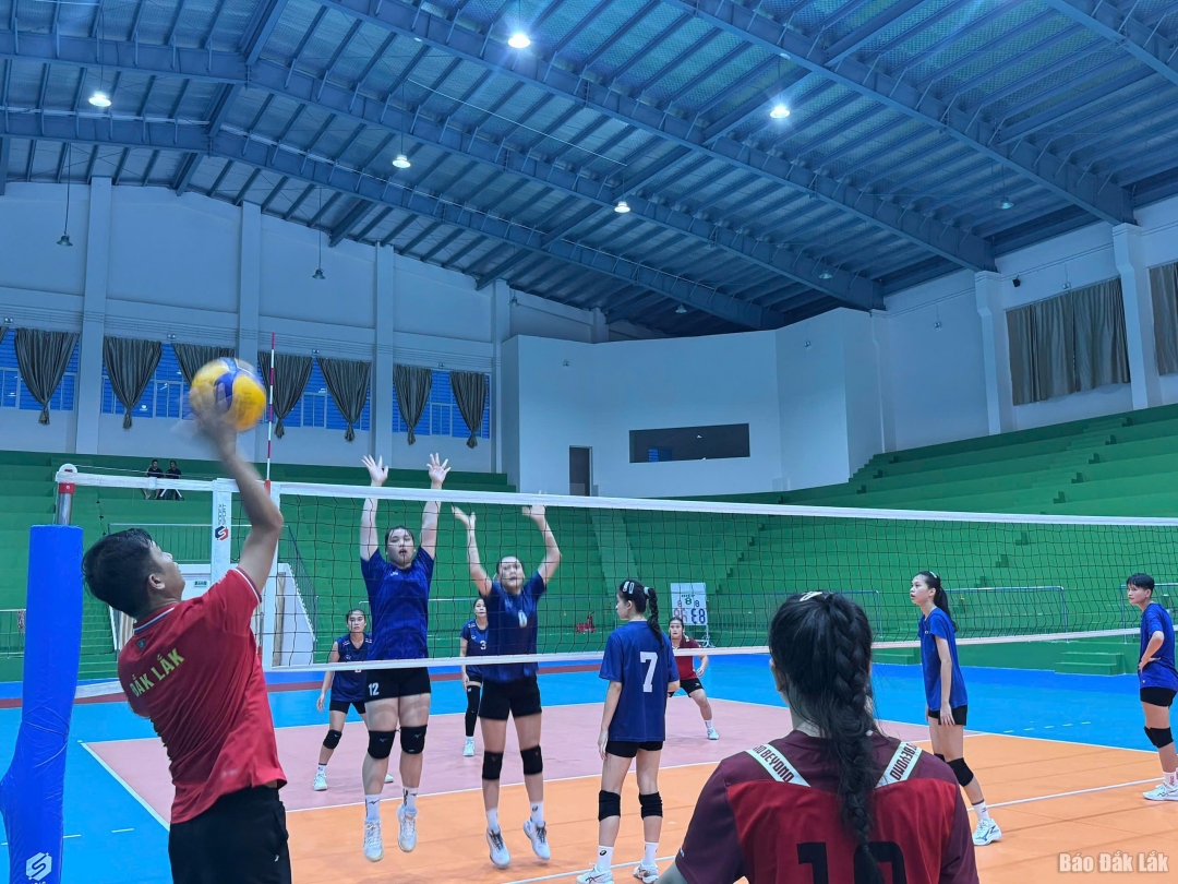 Thầy trò Huấn luyện viên Nguyễn Thanh Thiện tập luyện, sẵn sàn tranh tại tại giải.
