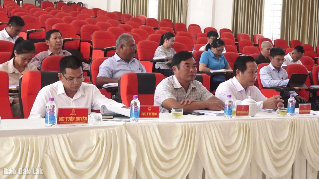 Các đại biểu tham dự Kỳ họp.
