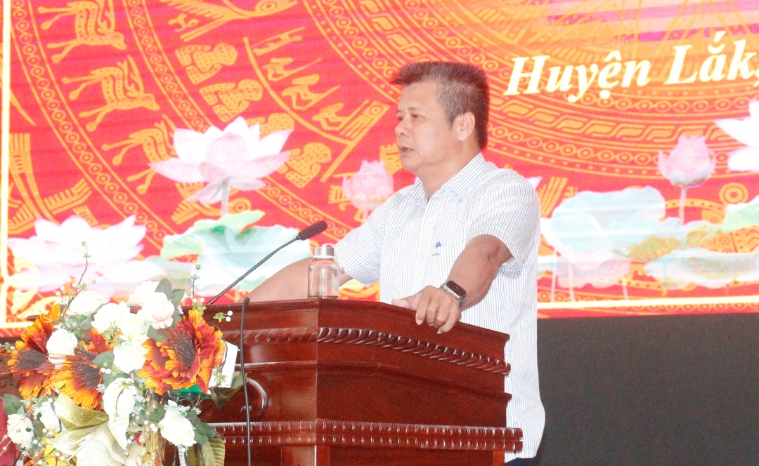 Tỉnh ủy viên, Phó Trưởng Ban Thường trực Ban Tổ chức Tỉnh ủy Trần Tuấn Anh dự và phát biểu chỉ đạo tại hội nghị.