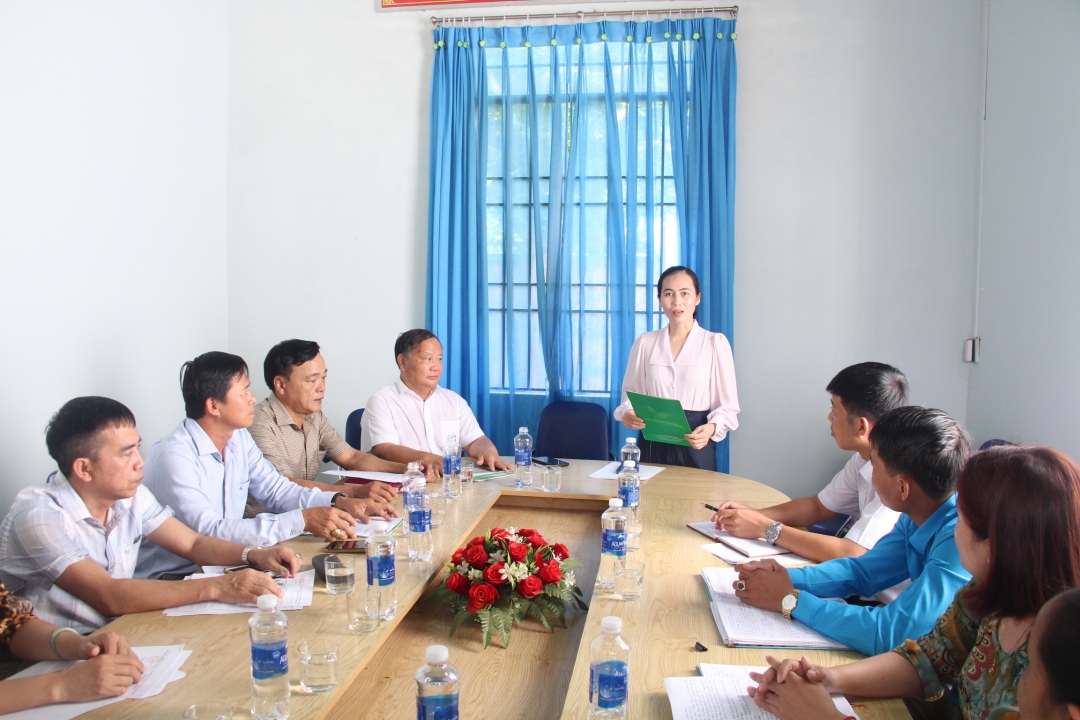 Đoàn công tác Trung ương Hội Nông dân Việt Nam làm việc tại xã Ea Tiêu.