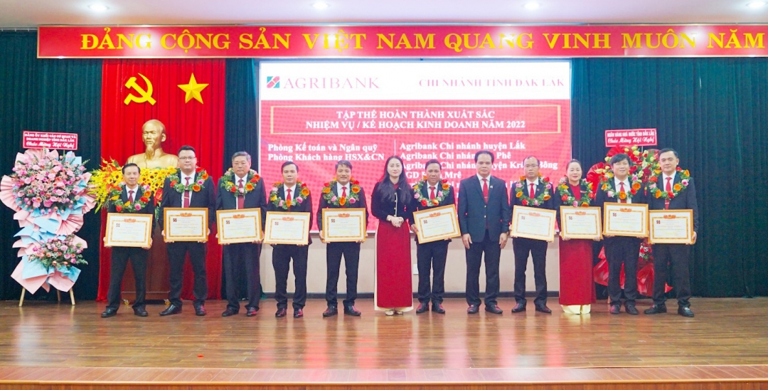 Agribank Đắk Lắk đẩy mạnh các phong trào thi đua