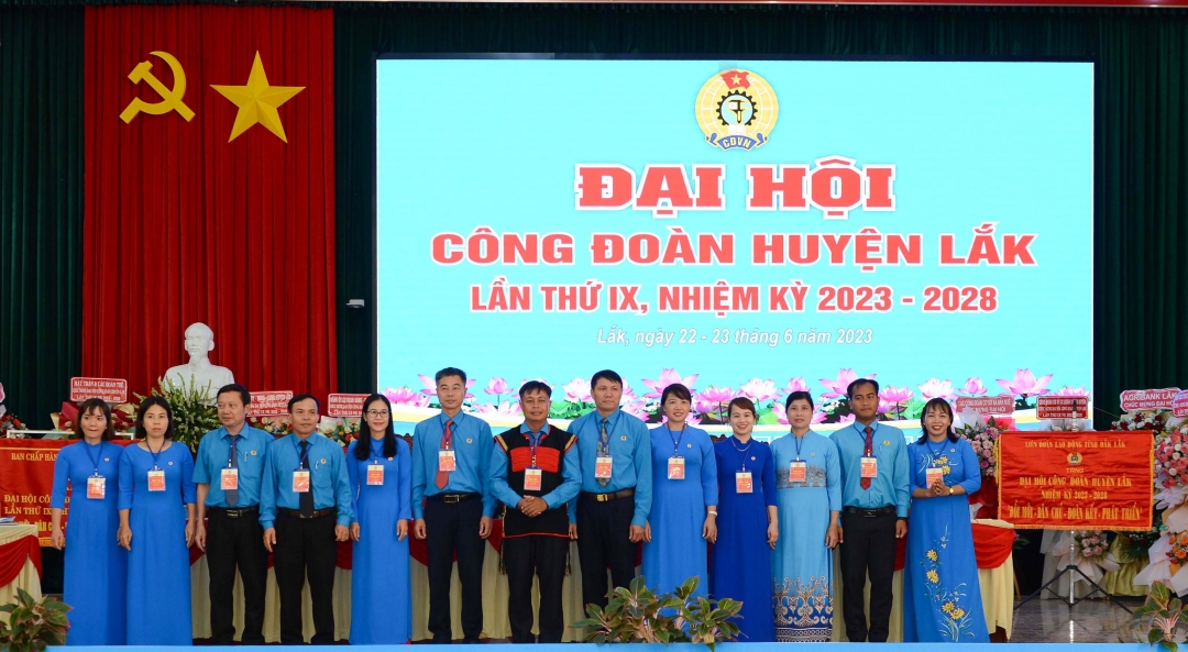 Ban Chấp hành LĐLĐ huyện Lắk khóa IX, nhiệm kỳ 2023 - 2028 ra mắt đại hội.
