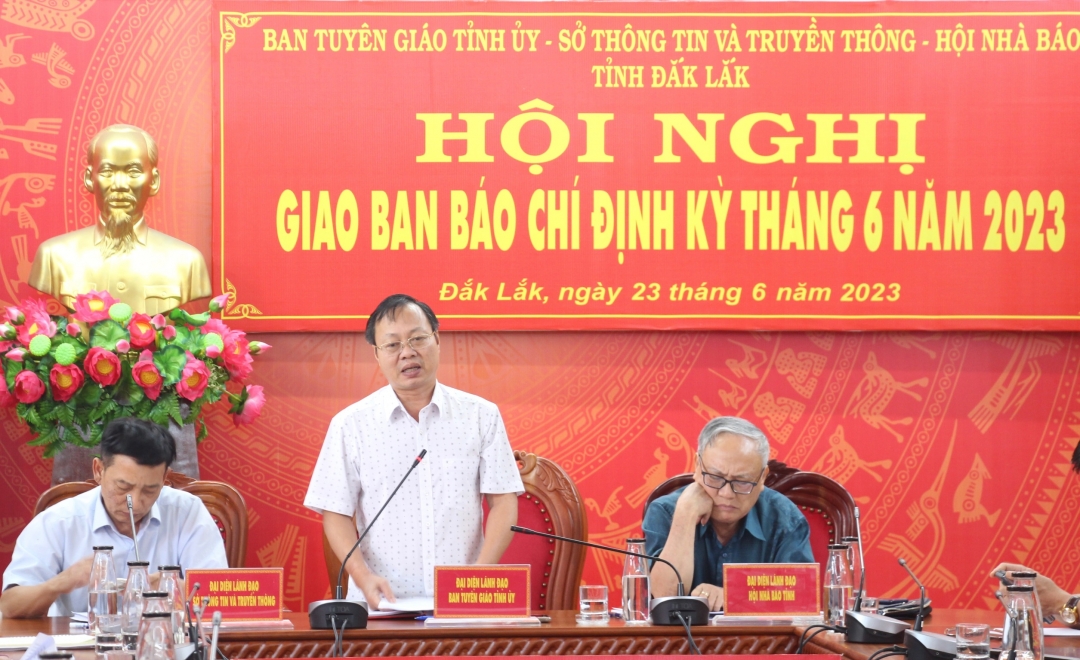 Phó Trưởng Ban Tuyên giáo Tỉnh ủy Huỳnh Chiến Thắng phát biểu kết luận hội nghị.