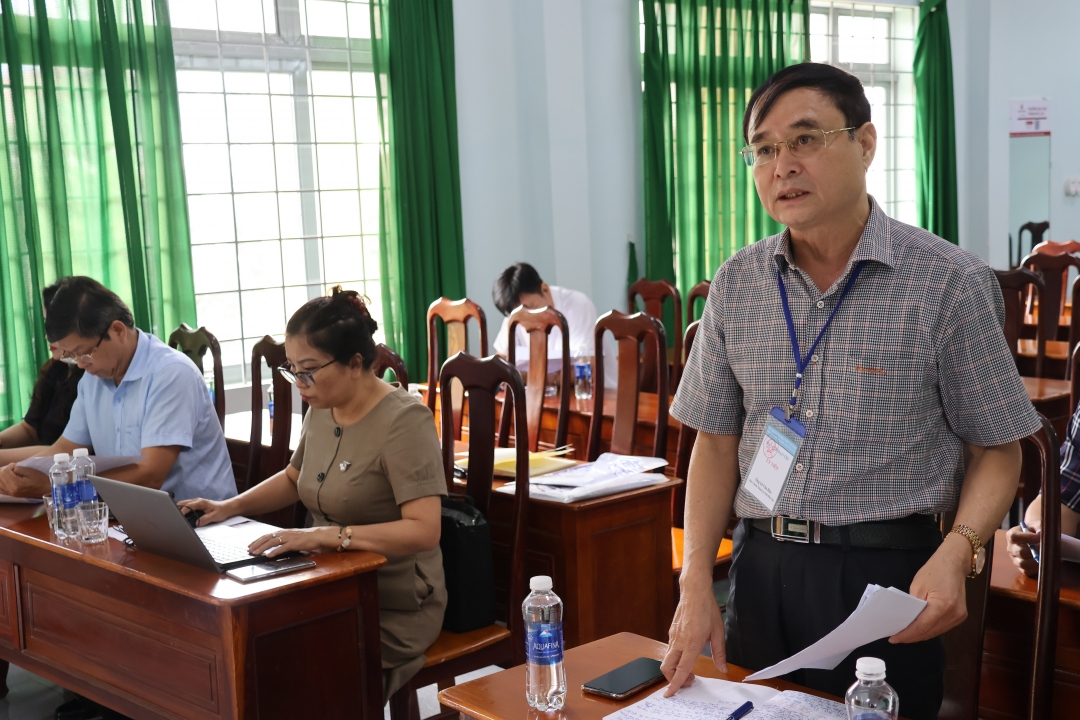Phó Chánh thanh tra tỉnh Lê Văn Hảo, Tổ trưởng Tổ kiểm tra số 2 yêu cầu Điểm thi Trường THPT Lê Duẩn