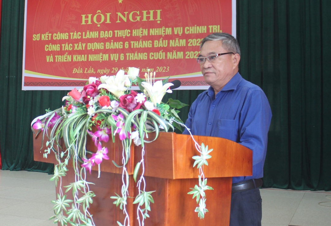 Nguyễn Đình Hoàng, Phó Bí thư Thường trực Đảng ủy Khối các cơ quan và doanh nghiệp tỉnh phát biểu chỉ đạo.
