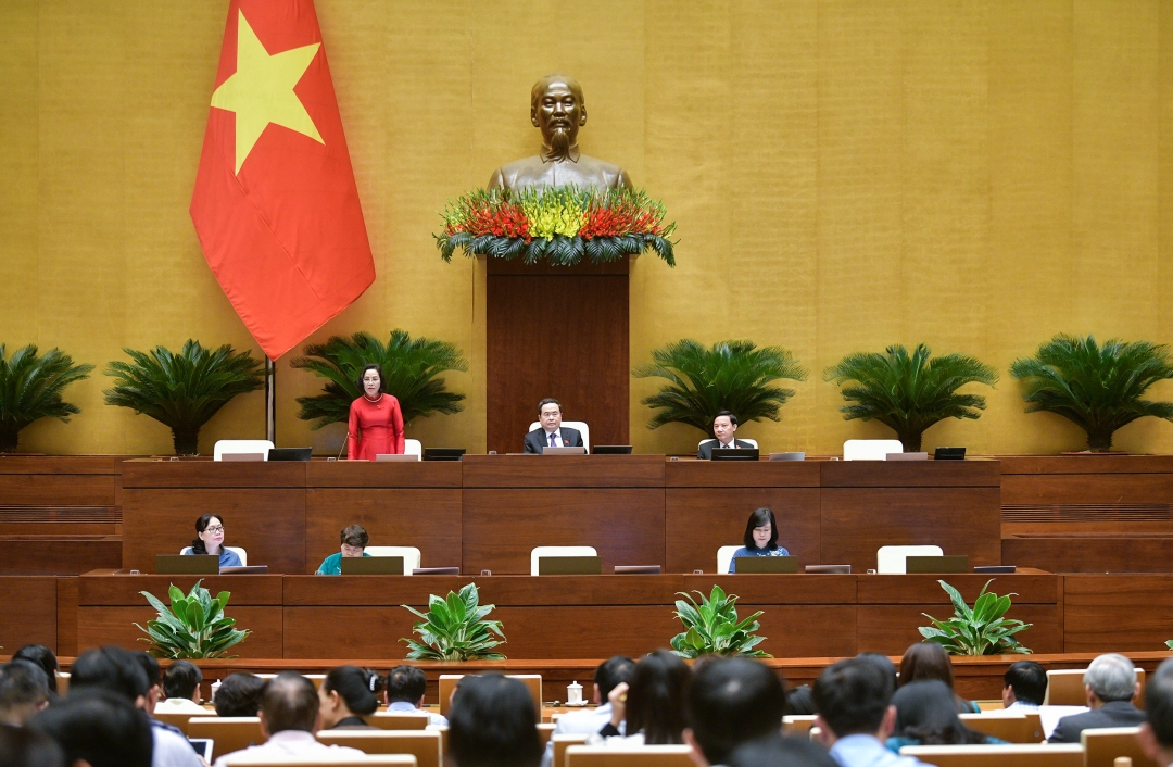 Phó Chủ tịch Quốc hội Nguyễn Thị Thanh điều hành nội dung phiên họp. Ảnh: quochoi.vn