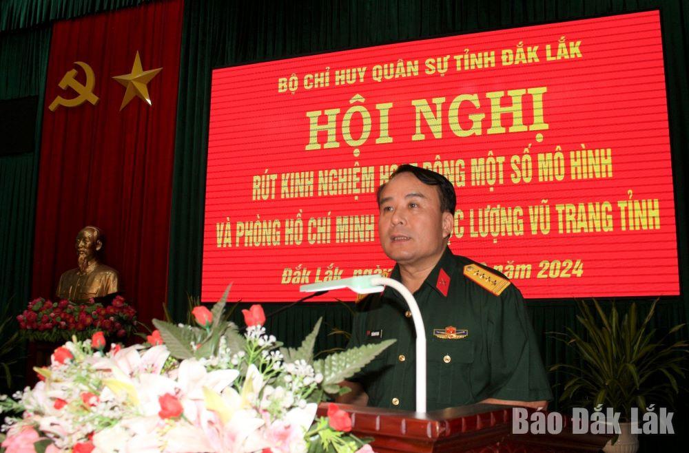 Đại tá Trần Minh Trọng, Chính ủy Bộ Chỉ huy Quân sự tỉnh phát biểu tại hội nghị.