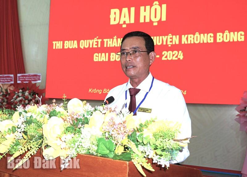 Phó Bí thư Huyện ủy, Chủ tịch UBND huyện Lê Văn Long phát biểu tại Đại hội.