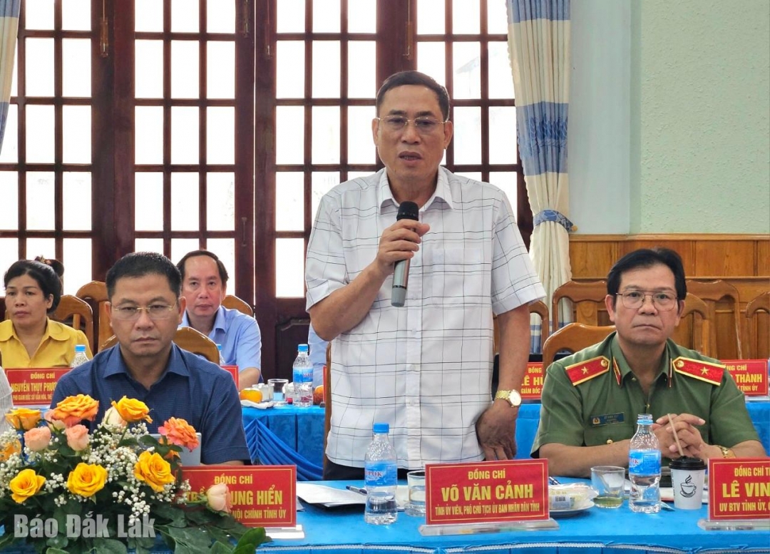 Phó Chủ tịch UBND tỉnh Võ Văn Cảnh phát biểu tại buổi làm việc.