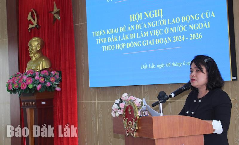 Bà HYim Kđoh, Phó Chủ tịch UBND tỉnh, Trưởng Ban Chỉ đạo Đề án phát biểu tại hội nghị.