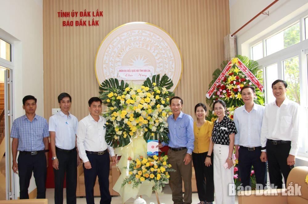 Đoàn Đại biểu Quốc hội tỉnh thăm, chúc mừng Báo Đắk Lắk.