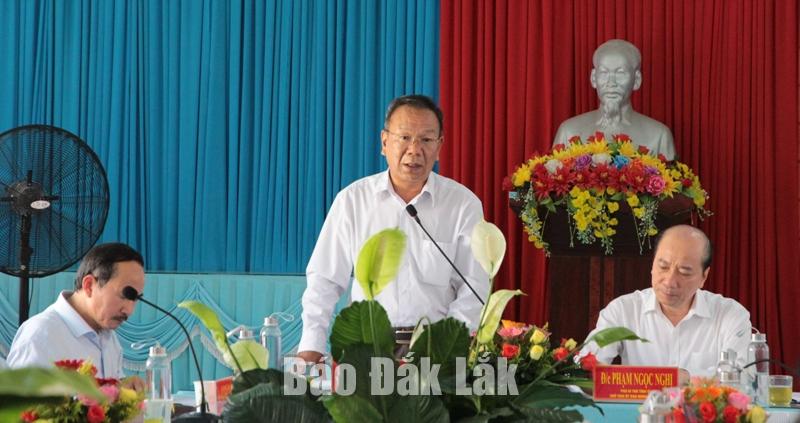 Bí thư Huyện ủy M’Drắk Ra Lan Von Ga nêu kiến nghị tại buổi làm việc.