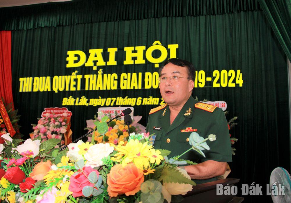 Đại tá Trần Minh Trọng, Chính ủy Bộ Chỉ huy Quân sự tỉnh phát biểu tại Đại hội.