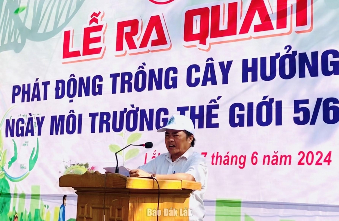 Phó Chủ tịch Thường trực UBND huyện Lắk Võ Thành Huệ phát biểu tại buổi lễ.