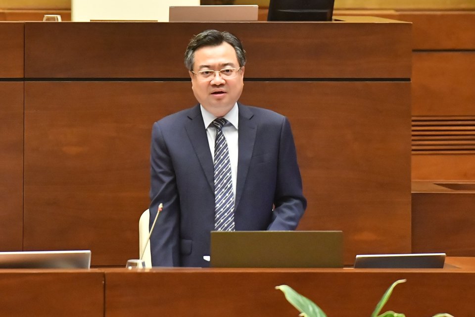 Bộ trưởng Bộ Xây dựng Nguyễn Thanh Nghị phát biểu làm rõ một số nội dung. Ảnh: kinhtedothi.vn