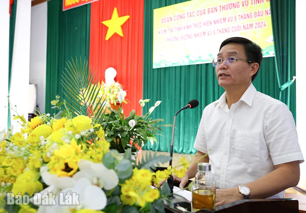 Ủy viên Trung ương Đảng, Bí thư Tỉnh ủy Nguyễn Đình Trung phát biểu tại buổi làm việc.