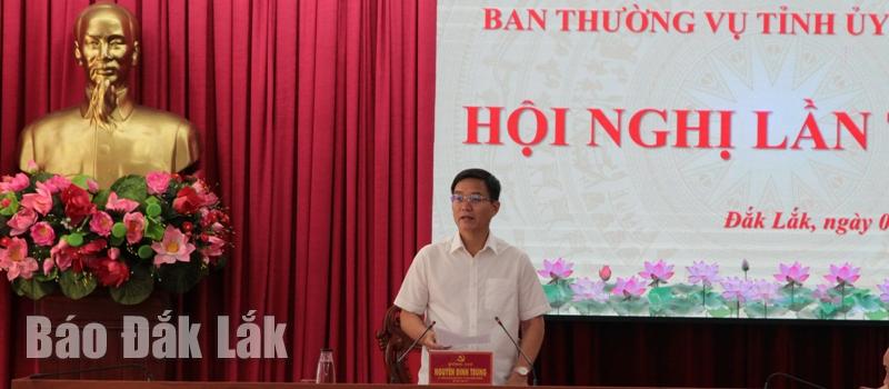 Ủy viên Trung ương Đảng, Bí thư Tỉnh ủy Nguyễn Đình Trung phát biểu tại hội nghị.